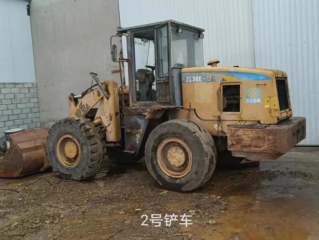  2号铲车...