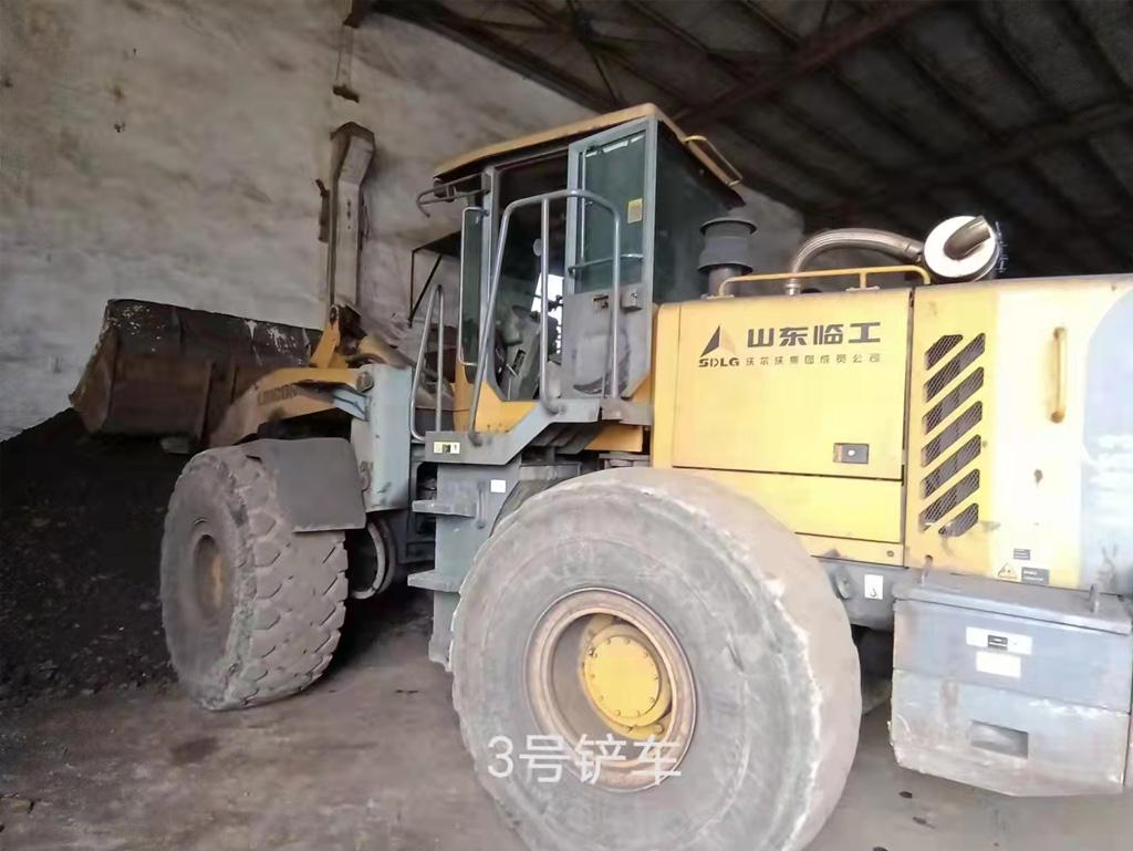  3号铲车...
